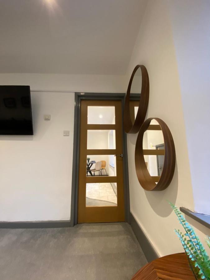 Spacious City Centre Property Ленчестър Екстериор снимка