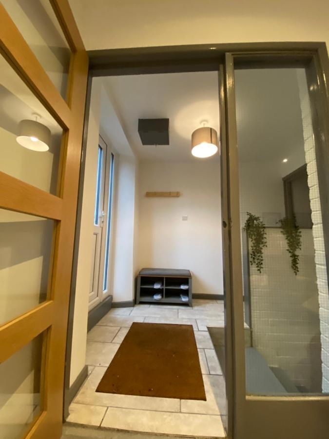 Spacious City Centre Property Ленчестър Екстериор снимка
